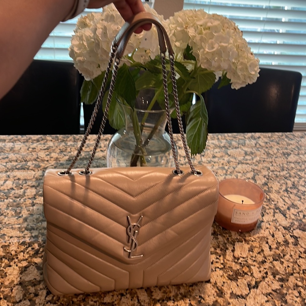 Like new Yves Saint Laurent Loulou Medium Chain Shoulder Bag - Picture 6 of 11